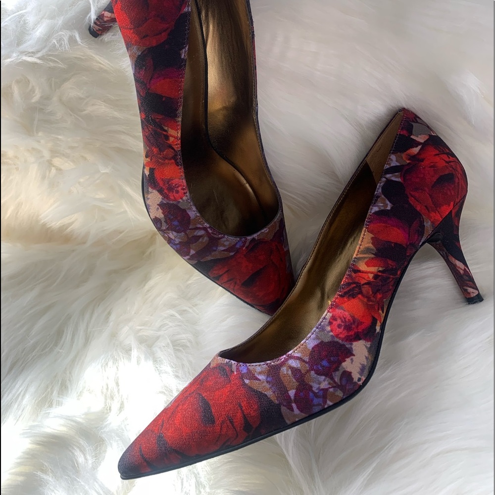 NINE WEST